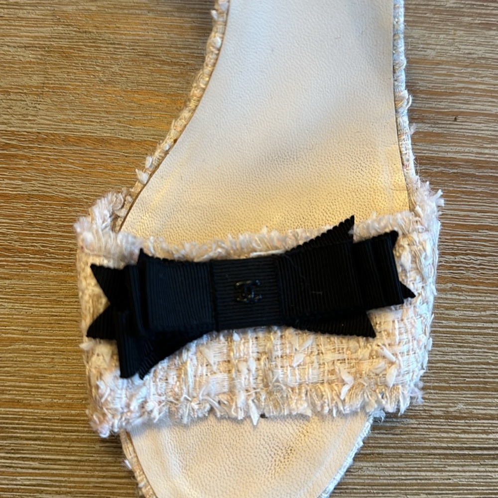 Chanel Tweed Kitten Heel - Picture 2 of 5
